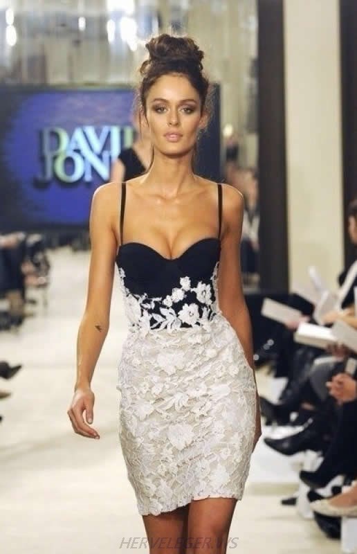 HERVE LEGER BLACK AND WHITE RUNWAY BANDAGE DRESS HERVE LEGER BLACK AND WHITE RUNWAY BANDAGE DRESS